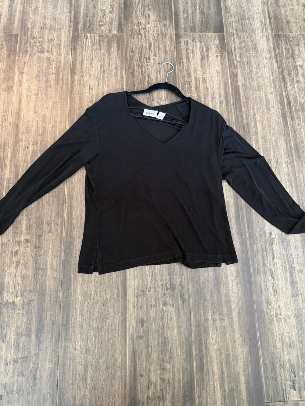 Chico's Black V-Neck Long Sleeve Tee